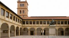 Patio del edificio hist�rico de la Universidad de Oviedo