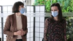 Ana Pont�n junto a Olalla Rodil 