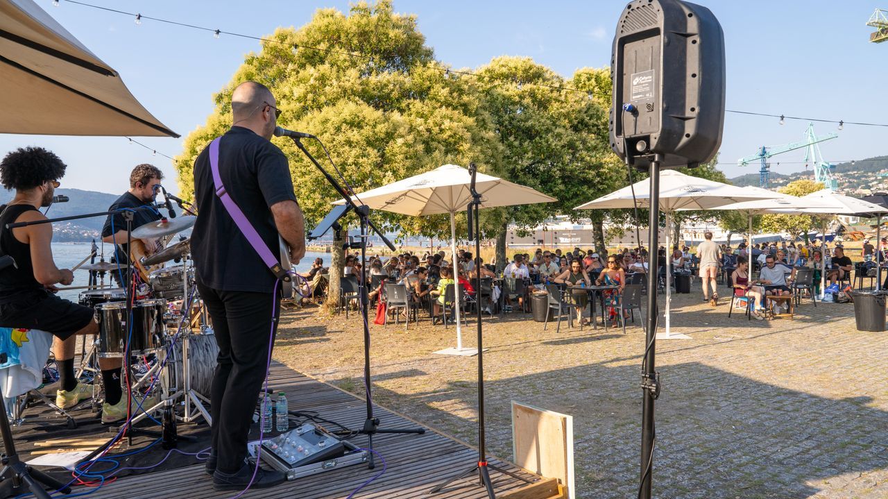Los chiringuitos proponen al Concello un plan controlado para los conciertos