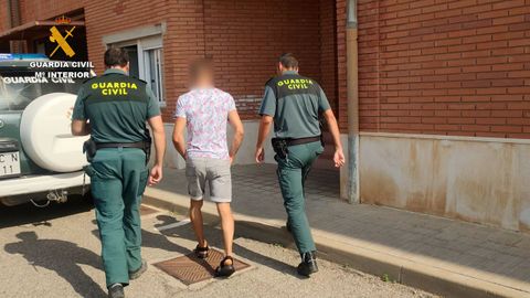 Momento de la detenci�n del presunto autor del incendio en Monte Yerga