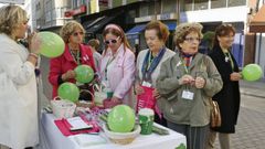 Mesa informativa en Carballo con motivo del D�a Internacional del C�ncer de Mama de 2016.