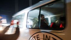 Un convoy de Ham�s con prisioneros llega al cruce de Rafah.