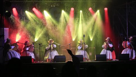 La jornada termin� como empez�, con musica tradicional en la XXII mostra que organiza la Asociaci�n de Gaiteiros Galegos