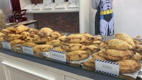 As� lucen las empanadas en el mostrador de T�o Lucas, donde a diario dan salida a cada una de ellas