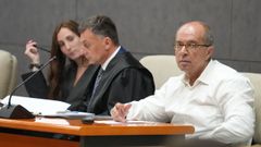 El acusado de matar a su esposa y a su hija en Abanto y Ci�rvana durante la primera sesi�n de su juicio.