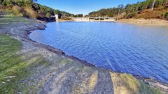 Embalse del r�o Umia en Caldas con poco caudal de agua