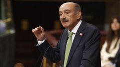 El diputado del Partido Regionalista C�ntabro (PRC) en el Congreso de los Diputados, Jos� Mar�a Maz�n, interviene en la segunda sesi�n del debate de investidura del candidato socialista a la Presidencia del Gobierno