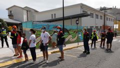 Ataviados con sus trajes de faena acudieron a votar empleados de Alcoa San Cibrao, en la imagen, en Foz