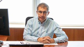 Enrique G&oacute;mez Bastida, en su despacho.