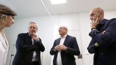 El conselleiro de Sanidade, Antonio G&oacute;mez Caama&ntilde;o (izquierda), con la jefa de servicio del centro de salud de O Porri&ntilde;o, el gerente del &aacute;rea sanitaria de Vigo y el alcalde de O Porri&ntilde;o