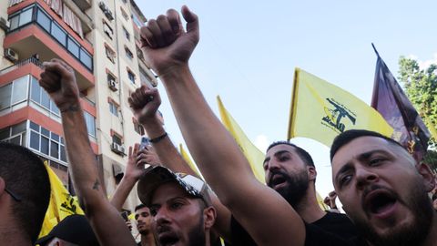 Partidarios proiranes de Hezbol en el funeral de tres comandantes muertos en el ltimo ataque israel en Beirut.