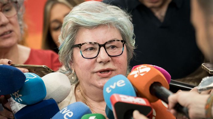 Dolores V&aacute;zquez ofrece unas declaraciones a los medios tras recibir la Medalla a la Promoci&oacute;n de los Valores de Igualdad