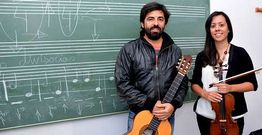 Juan Jos� Pi�eiro, onte xunto a outra profesora do conservatorio de Cambados. 