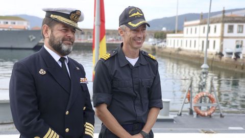 El comandante de la 31 Escuadrilla de Superficie y el comandante de la F-104, el capitn de fragata Jaime Muoz-Delgado