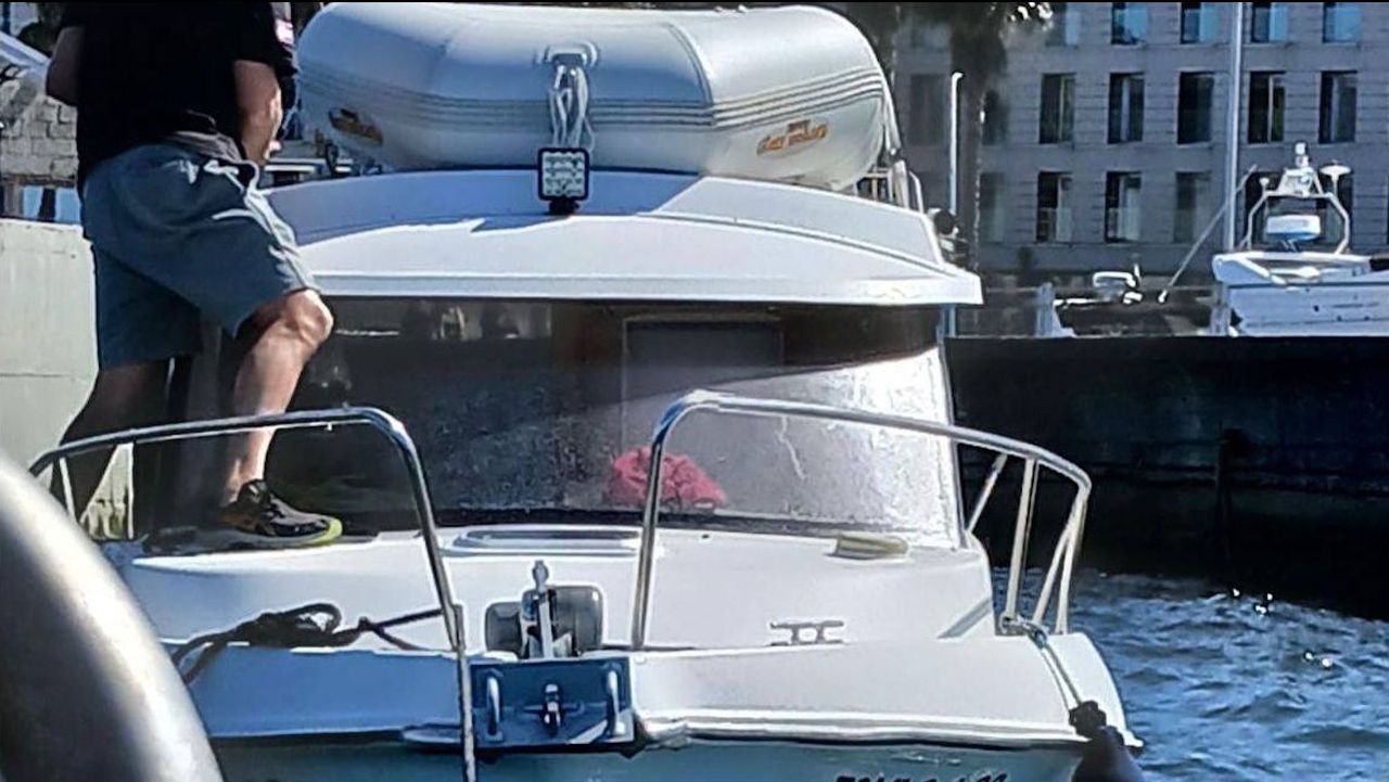 Rescatan un yate a la deriva en medio de la ría de Vigo