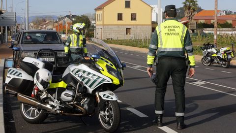 En una imagen de archivo, un control de la Guardia Civil.