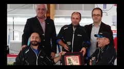 �lvaro Illobre, a la izquierda, con el equipo gallego y los presidentes federativos