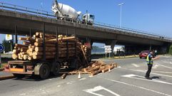 Atasco en la rotonda de A Pasaxe
