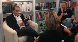 Mato Fondo present� el s�bado en Ponteceso su nuevo poemario.