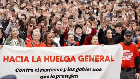 Manifestaci�n convocada por el Sindicato de Inquilinas y el Sindicato de Vivienda de Asturias bajo el lema 'Hacia la huelga general: contra el rentismo y los gobiernos que lo protegen', este domingo en Oviedo
