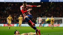 Yannick Carrasco .Yannick Carrasco con el Atl�tico de Madrid en un partido frente al Barcelona.