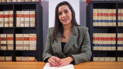 Claudia Traba Santos es natural de Fisterra y tiene su despacho profesional en A Coru�a.