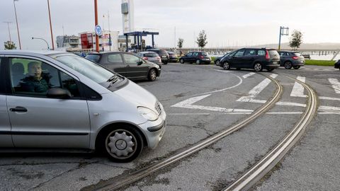 Carretera en mal estado en la zona de la rotonda del castillo de San Ant�n