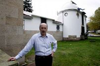 Jos� �ngel Docobo en el observatorio santiagu�s.