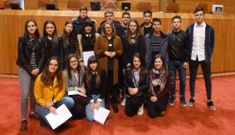 Los 17 alumnos de cuarto de ESO del CPI Pecalama visitaron el lunes el Parlamento de Galicia.