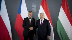 El primer ministro checo, Andrej Babis, con su homlogo hngaro, Viktor Orbn