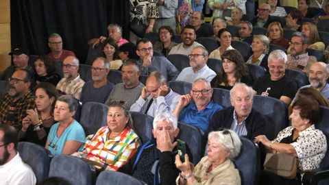 PLENO MOCION DE CENSURA EN EL CONCELLO DE RIBEIRA, DONDE LUIS PEREZ BARRAL ALCALDE DEL BNG CEDE EL BASTON DE MANDO A LA NUEVA ALCALDESA MARIA JOSE SAMPEDRO CANDIDATA DEL PP, PRIMERA MUJER EN ESTE PUESTO.