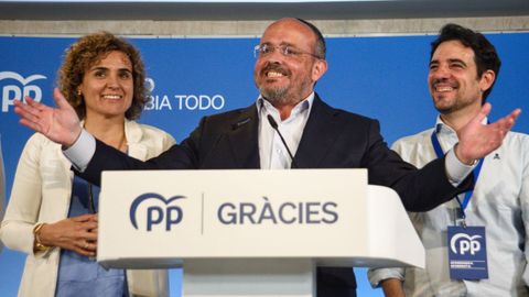 El presidente del PP en Catalua, Alejandro Fernndez, durante el seguimiento de la jornada electoral