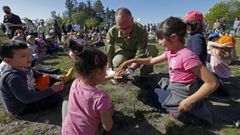 Los alumnos del CRA de Rianxo disfrutan del monte de Bu�a con Voz Natura