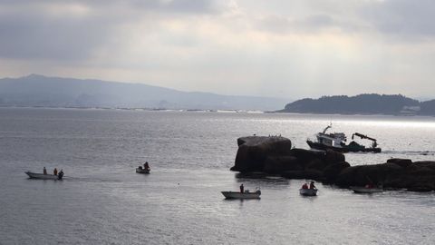 Imagen de archivo de mariscadores de a flote en la r�a de Arousa.