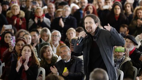 El secretario general de Podemos y candidato a la Presidencia del Gobierno, Pablo Iglesias, durante el acto celebrado en el polideportivo La Camocha de Gijn.