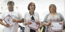 Arriba, los nuevos cabaleiros; abajo, los premiados del sector.