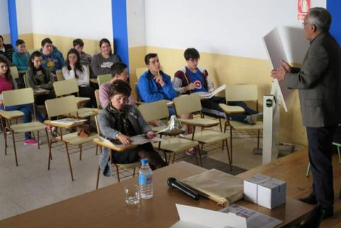 Jos� Manuel Colmenero explic� el funcionamiento del INE en el Val do Asma. 