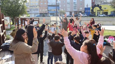 Visitas escolares ao xard�n Rosal�a de Castro, en Carballo 