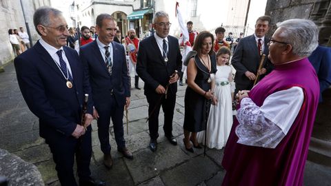 Os alcaldes antes de entrar na Catedral