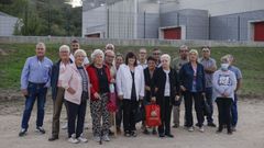 Los vecinos de Reza que siguen con el litigio, ante la nueva depuradora, construida a pocos metros de donde estaba la vieja.