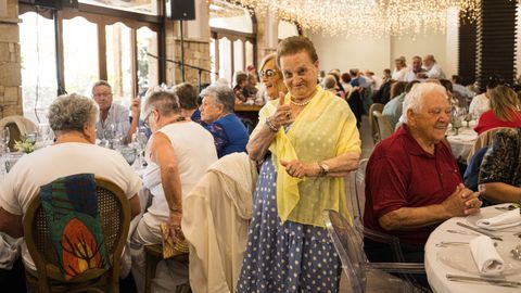 Comida jubilados de Agui�o en restauraci�n Chicolino, Boiro