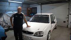 Jos&eacute; Antonio Fern&aacute;ndez, con el Citro&euml;n Saxo con el que compite en algunas pruebas con su pareja