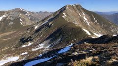 Vista del Pico Mostallar, a 1.934 metros de altitud, con el valle glaciar 