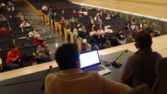 Imagen de la asamblea con los vecinos de Mollavao, celebrada esta semana en el sal�n de actos del edificio de la Xunta