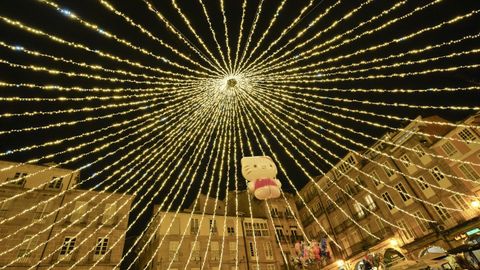 Paraguas de luces en la plaza Mayor de Ourense