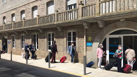 Participantes del programa llegando este domingo al balneario de Cuntis