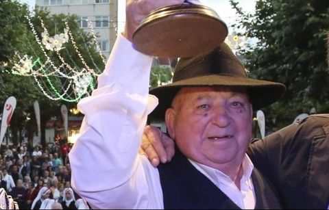 Lista, en el homenaje que recibi� en el 2017 en el Festifolk, en la Praza do Concello de Carballo