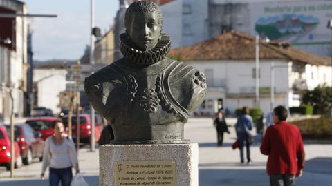 Busto dedicado al sptimo conde de Lemos en el campo de la Compaa de Monforte