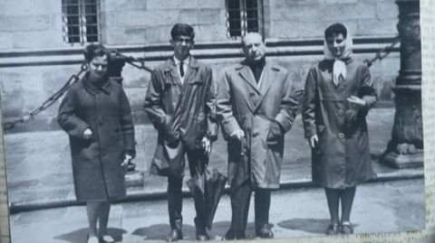 Carballo Calero organizou numerosas viaxes culturais para os alumnos do Colexio Fingoi. Aqu�, en Compostela.
