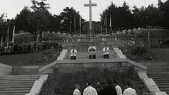 Franco visita Citro�n e inaugura la cruz de O Castro en el NO-DO